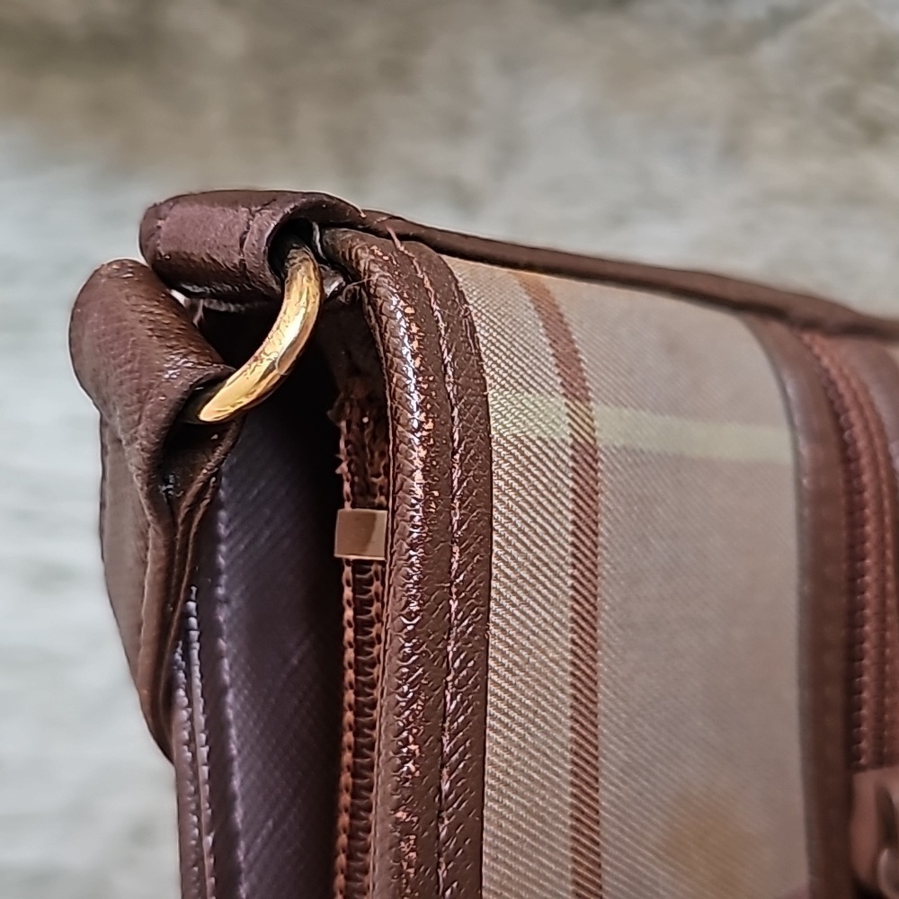 Burberrys Check Shoulder Bag - Picture 15 of 17